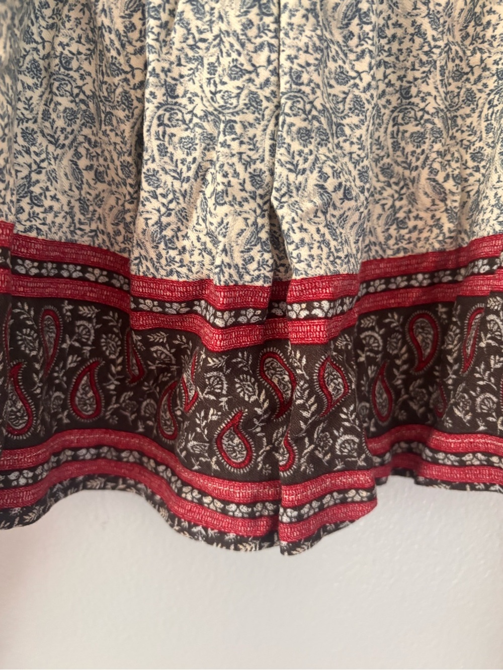 Arizona Jean Company Cream Floral Peasant Top with Red Border - Picture 4 of 7